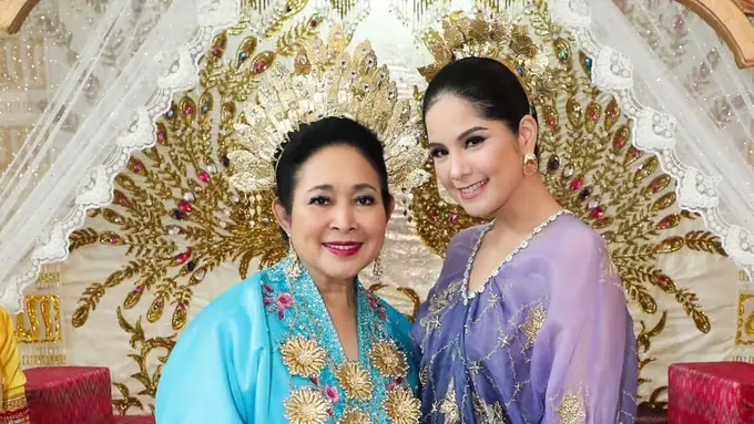 6 Potret Adu Gaya Titiek Soeharto dan Annisa Pohan Pakai Baju Bodo khas Sulawesi Selatan, Sama-sama Menawan