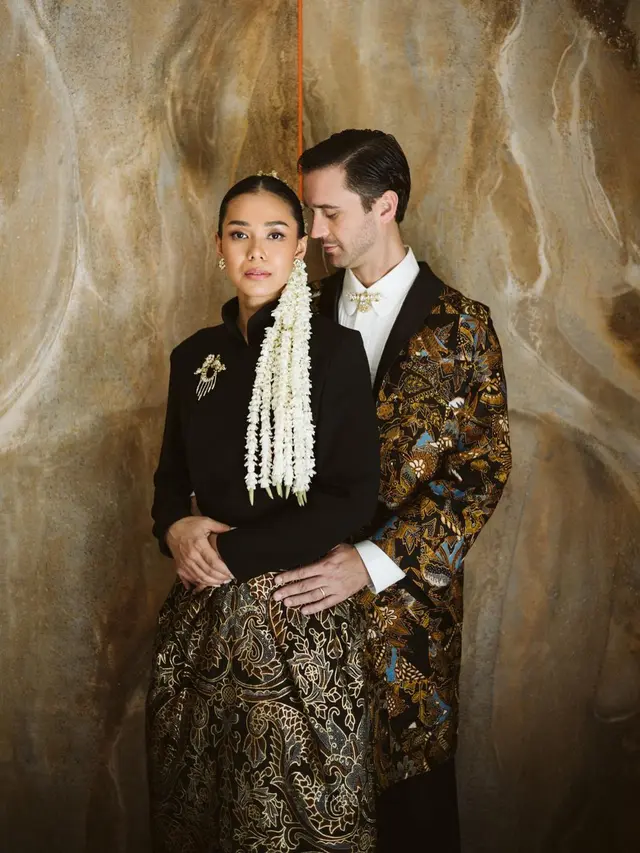 12 Potret Prewedding Multikonsep Adinia Wirasti dan Michael Wahr, dari Kasual hingga Internasional yang Serasi