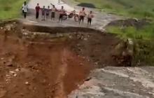 Jembatan Utama di Jalur Puncak II Putus