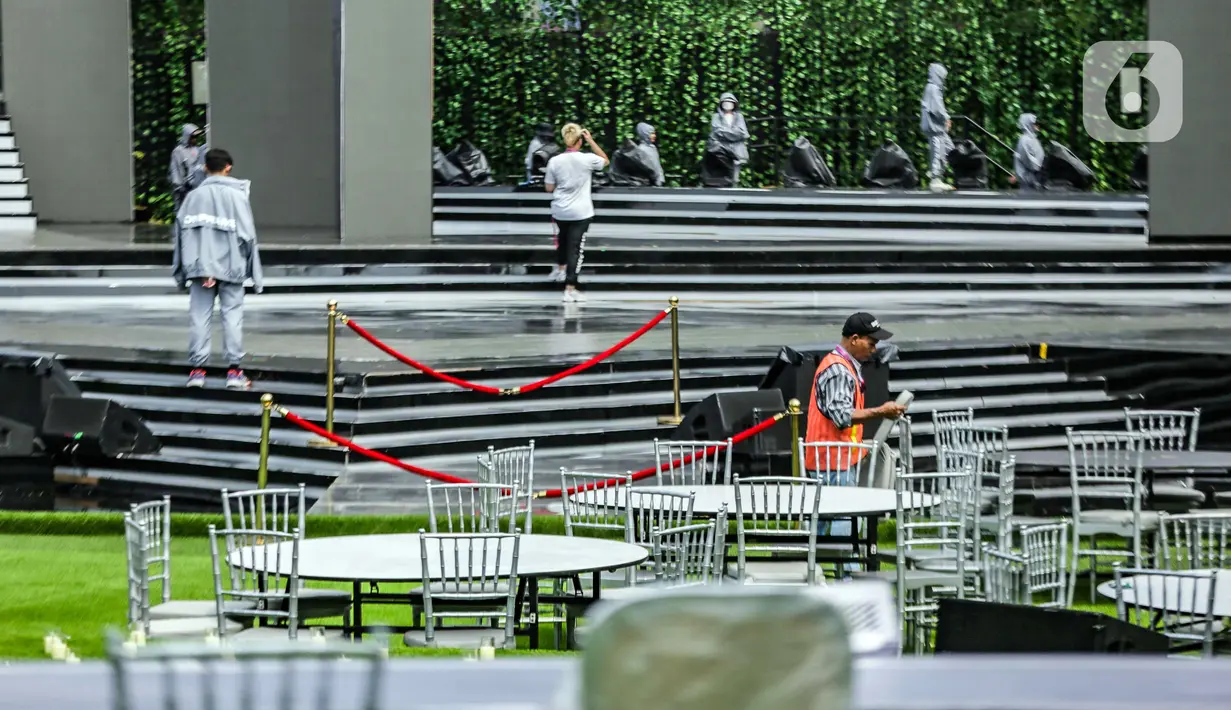 Pihaknya tetap mengupayakan agar mobilitas masyarakat tetap berjalan. Hutan Kota GBK adalah upaya Kementerian Sekretariat Negara selaku pemilik Kompleks Stadion GBK pada 2016 lalu untuk mengembalikan fungsi areal komersial di sekitar kawasan olahraga seluas 295 hektare tersebut sebagai kawasan konservasi hijau. (Liputan6.com/Faizal Fanani)