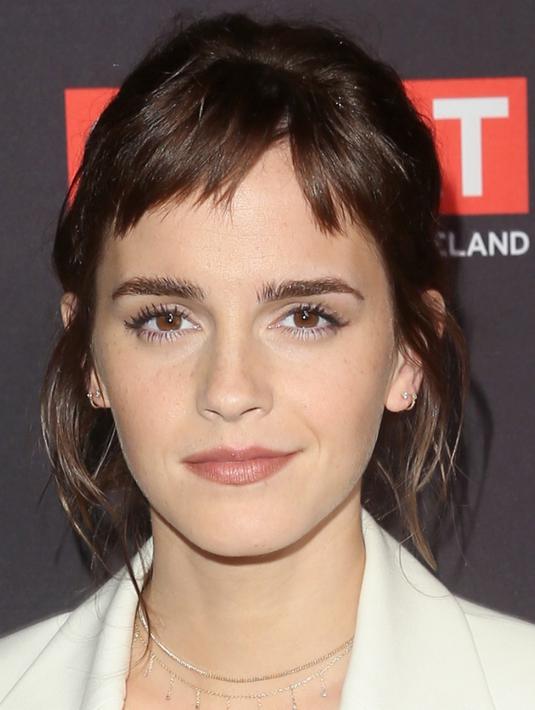 Ekspresi Emma Watson dengan poni pendeknya saat menghadiri BAFTA Los Angeles Awards Season Tea Party di Four Season Hotel di Beverly Hills, California, (6/1). (AFP Photo/Chris Delmas)