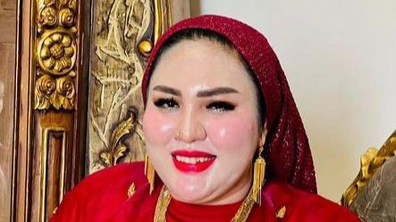 10 Potret Mira Hayati 'Si Ratu Emas', Beli Ferrari Rizky Billar Tunai Uang 3 Miliar Dibungkus Plastik