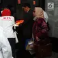 Sejumlah pengacara dari ACTA mendaftarkan permohonan uji materi Undang-undang ITE ke MK, Jakarta, Senin (18/9). Uji materi ini karena prihatin banyak aktivis yang terjerat masalah hukum karena mengkritik di media sosial. (Liputan6.com/Angga Yuniar)