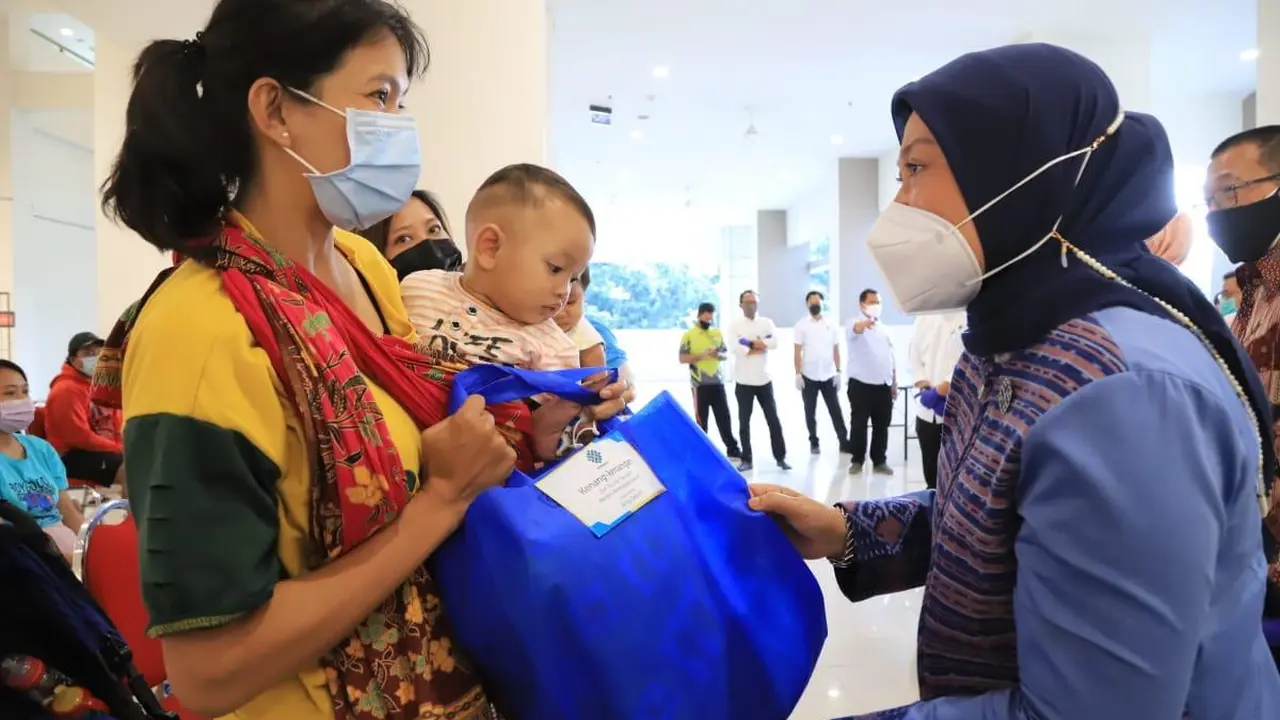 Menaker Ida Fauziyah kepada perwakilan 120 PMI yang sedang dikarantina di Wisma Atlet Pademangan