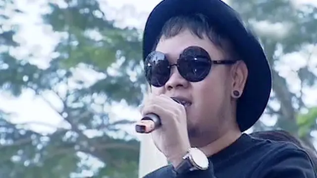 XO-IX membawakan lagu Cukuplah Sudah dalam acara inBox SCTV (25/04/2014). 