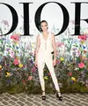 Cara Delevigne tampil stylish dalam balutan busana Dior Ready-To-Wear oleh Maria Grazia Chiuri. Bintang film Suicide Squad ini juga melengkapi penampilannya dengan sepatu, perhiasan dan riasan dari Dior dan Dior Beauty. (dok/Dior).