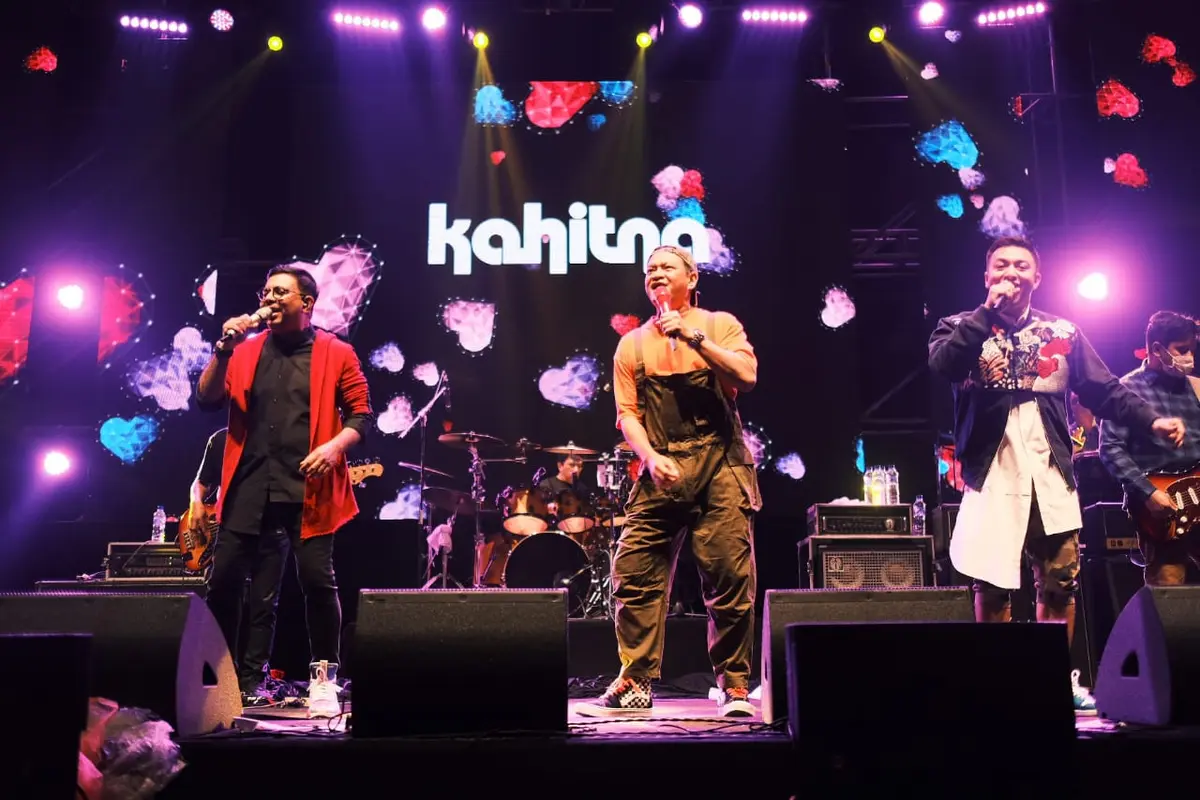 Kahitna tampil di Balkonjazz Festival 2022 yang digelar di Gasblock PGN Balkondes Karangrejo, Borobudur, Magelang, Jawa Tengah, Sabtu (14/5/2022).