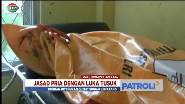 Warga Pali, Sumatra Selatan, temukan jasad pria dengan luka tusuk di tepi Sungai Lematang.