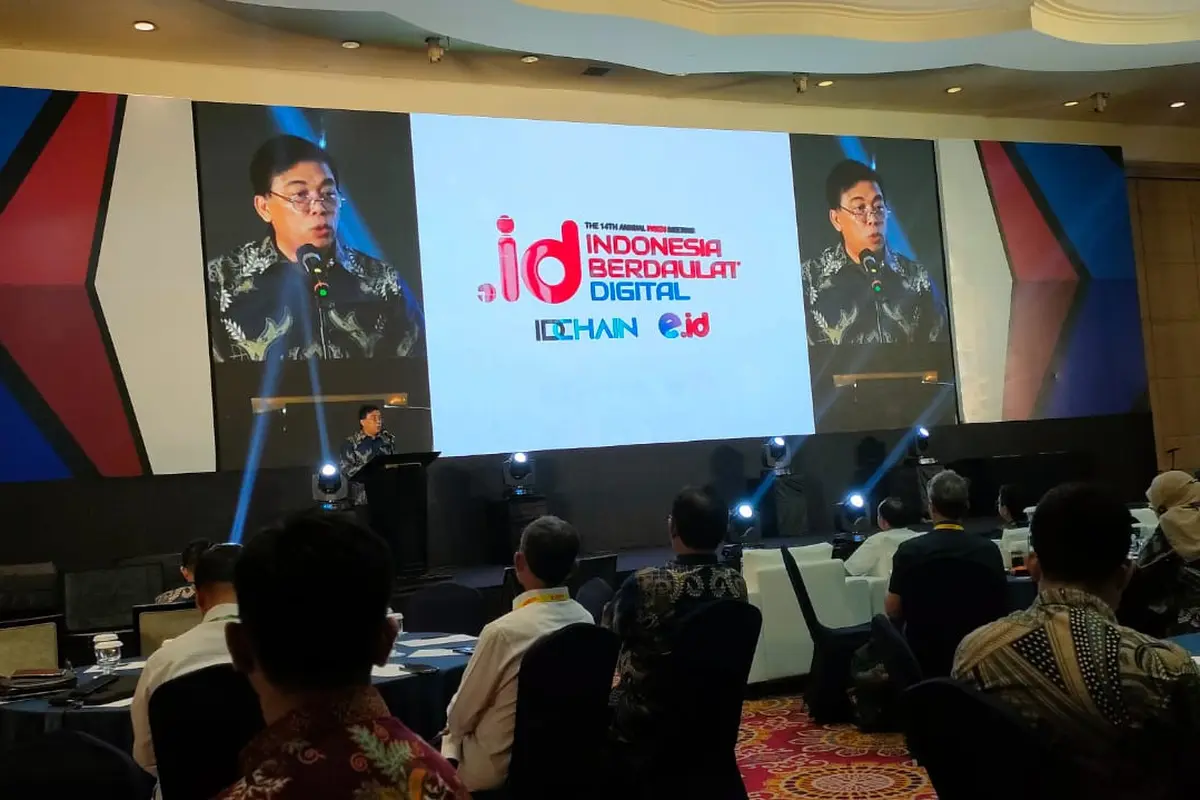 Ketua PANDI, John Sihar Simanjuntak, berbicara di atas panggung Indonesia Berdaulat Digital. Dok: PANDI