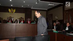 Mantan kuasa hukum terdakwa dugaan korupsi pengadaan e-KTP Setya Novanto, Fredrich Yunadi saat menjalani sidang perdana di Pengadilan Tipikor, Jakarta, Kamis (8/2). Sidang mendengar dakwaan Jaksa Penuntut Umum. (Liputan6.com/Helmi Fithriansyah)