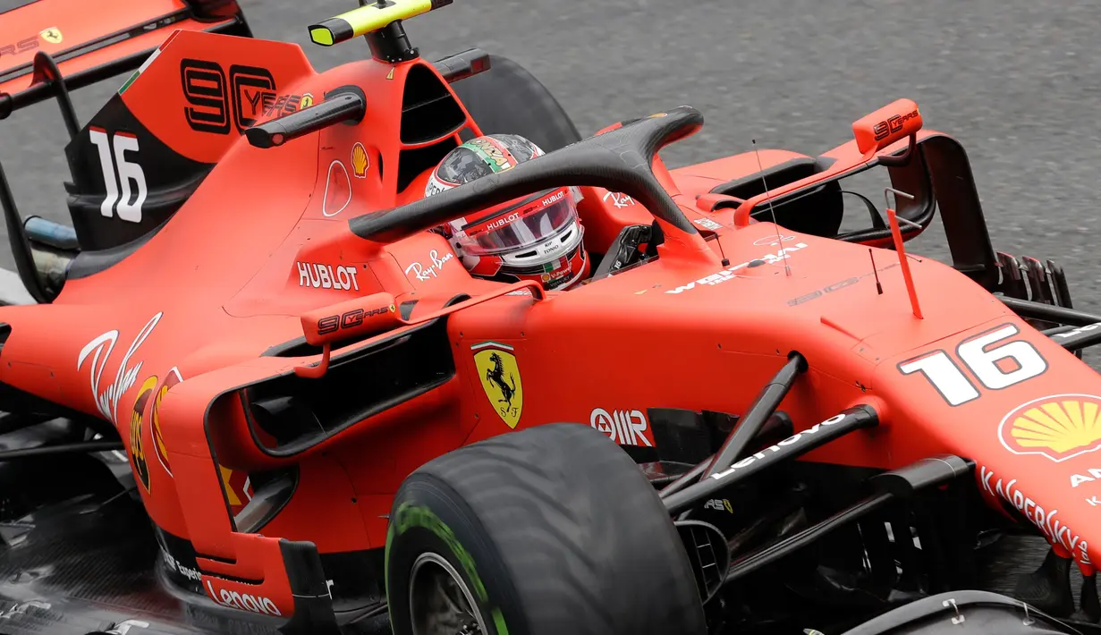 Pembalap Ferrari Charles Leclerc memacu mobilnya saat free practice 1 (FP1) F1 GP Italia di Sirkuit Monza, Jumat (6/9/2019). Charles Leclerc menjadi yang tercepat di FP1 F1 GP Italia dengan mencatatkan waktu 1 menit 27,905 detik. (AP Photo/Luca Bruno)