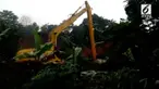 Ilham Muharam menjadi saksi korban selamat saat tanah longsor di Cijeruk, Maseng, Bogor.

Saat kejadian cuaca masih hujan, terdengar suara gemuruh dari atas dan terlihat tembok rumah pada retak. Bongkahan bangunan meninmpa kaki dan muka Ilham. (sab...