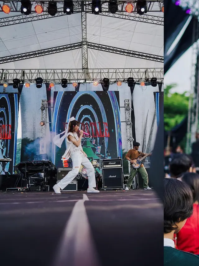Begini aksi panggung Widi Vierratale di atas panggung. Gayanya cuek sambil menyapa penggemarnya. (Foto: Instagram/@widikidiwdkdw)