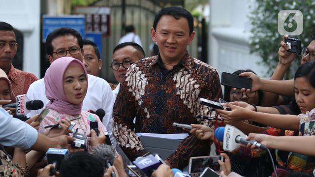 Senyum Ahok Usai Temui Jokowi di Istana