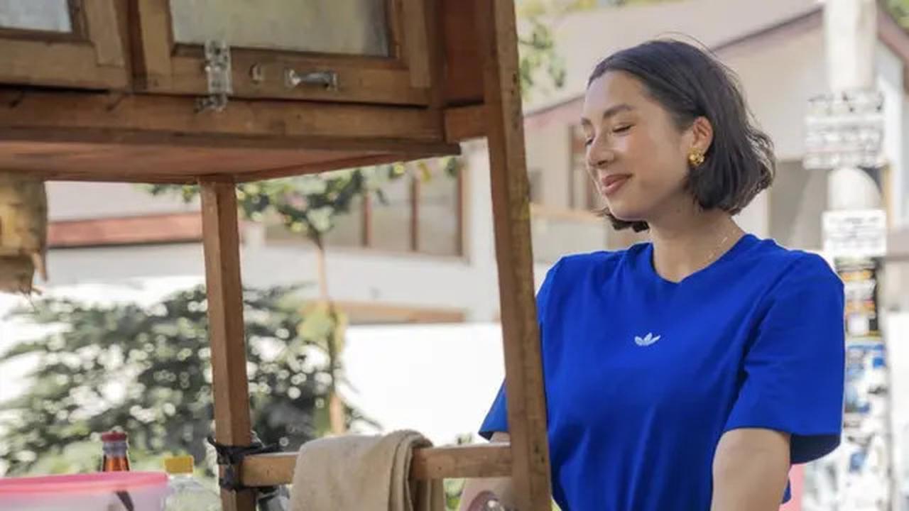 Pesona Gaya Couple Jennifer dan Irfan Bachdim Tampil Etnik Berkain dengan Gaya Unik
