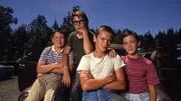 Heartwarming movies about friendship to watch with your besties. (Photo: Stand by Me (1986) © 1986 - Columbia Pictures)