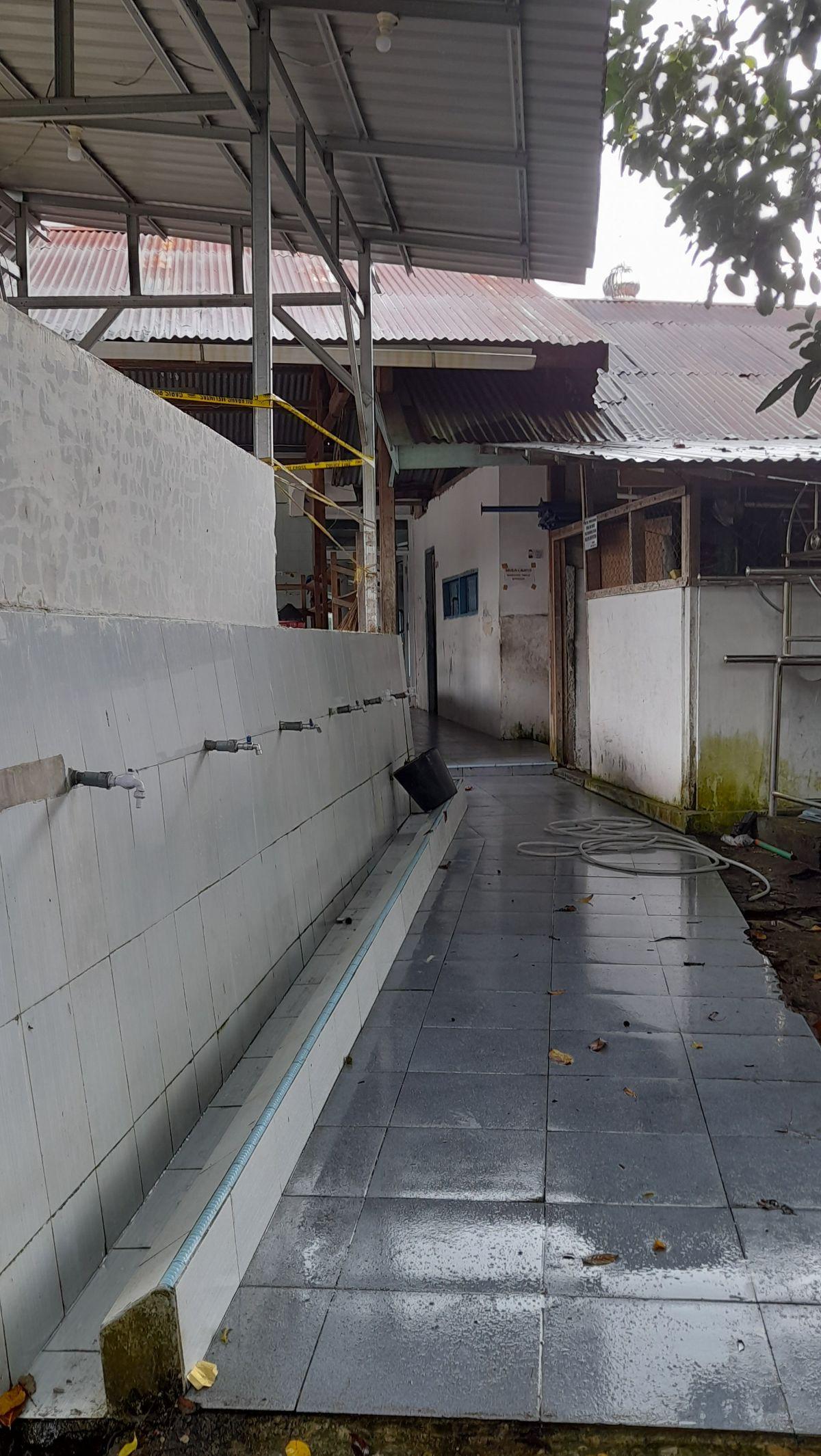 Meskipun pelaku berstatus anak di bawah umur tetap dilakukan pemeriksaan, didampingi orang tuanya dan Balai Pemasyarakatan (BAPAS). Perlakuannya khusus.<br>