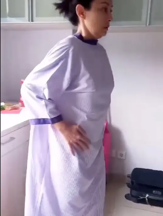 Selain itu, pemeran Putri dalam sinetron Dewi Fortuna itu juga masih harus periksa ke dokter per tiga bulan. [Instagram/putripatricia888]