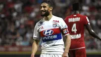 Penyerang Olympique Lyon, Nabil Fekir jadi incaran Liverpool di musim panas ini. (PHILIPPE DESMAZES / AFP)