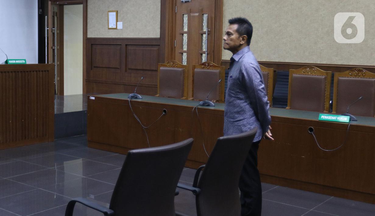 Mantan Dirut PT Mugi Rekso Abadi, Soetikno Soedarjo bersiap menjalani sidang dakwaan di Pengadilan Tipikor, Jakarta, Kamis (26/12/2019). Soetikno didakwa menyuap mantan Dirut PT Garuda Indonesia Emirsyah Satar terkait pengadaan pesawat dan mesin pesawat. (Liputan6.com/Herman Zakharia)