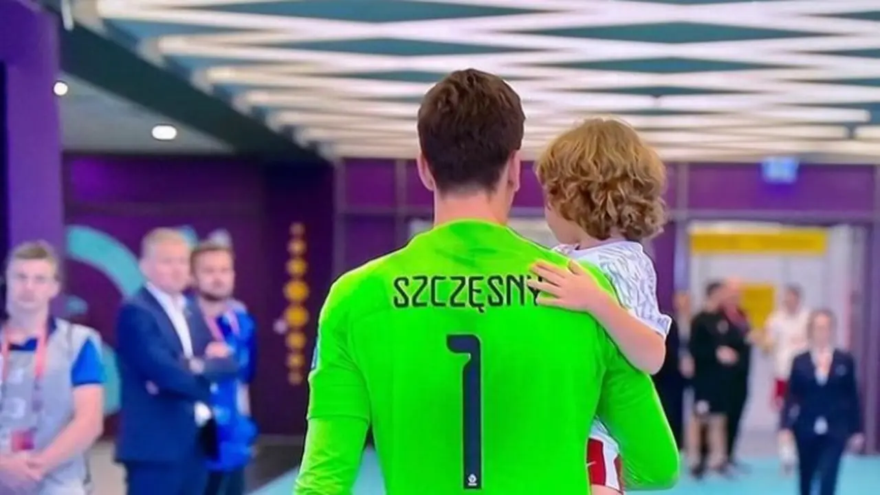 Kiper Polandia Wojciech Szczesny Bersama Putranya
