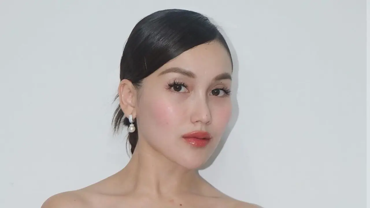 Gaya Serasi Ayu Ting-Ting dan Bilqis Pakai Gaun Organza Pink, Sama-Sama Tampil Cantik ala Korean Look