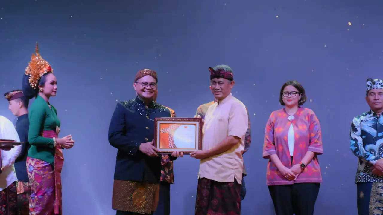 DPR RI Raih Penghargaan Media Cetak dan Online Terpopuler 2022 dari PRIA