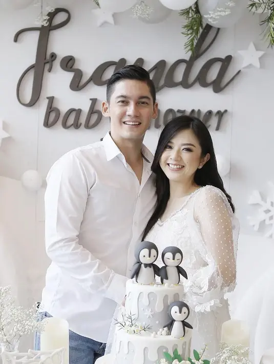 "Franda’s Baby Shower Malang, 17th March 2018," tulis Franda sebagai keterangan foto yang diunggah pada 16 April silam. (Instagram/frandaaa87)