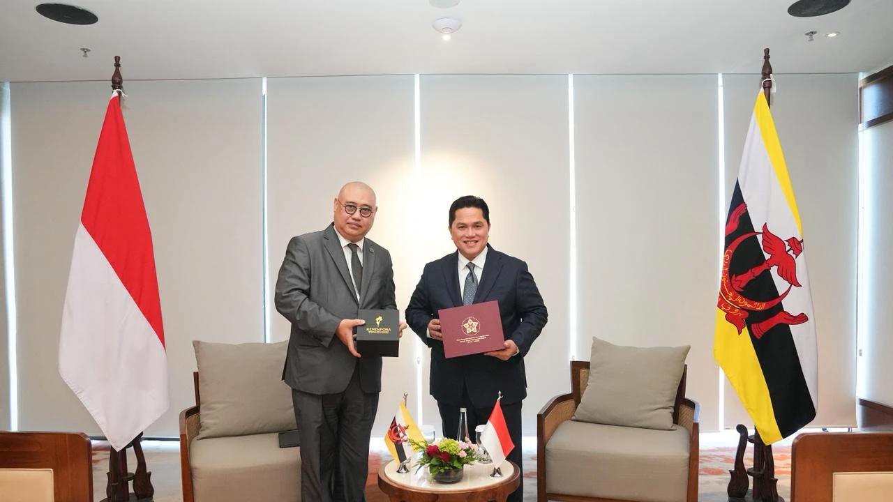 Menteri Pemuda dan Olahraga Erick Thohir saat pertemuan bilateral dengan Menteri Kebudayaan, Pemuda dan Olahraga Brunei Darussalam, Dato Nazmi Mohamad