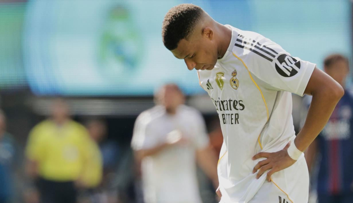 Bertanding di MetLife Stadium, Kamis (10/7) dini hari WIB, Los Blancos pun tumbang empat gol tanpa balas dari PSG. (AP Photo/Adam Hunger)