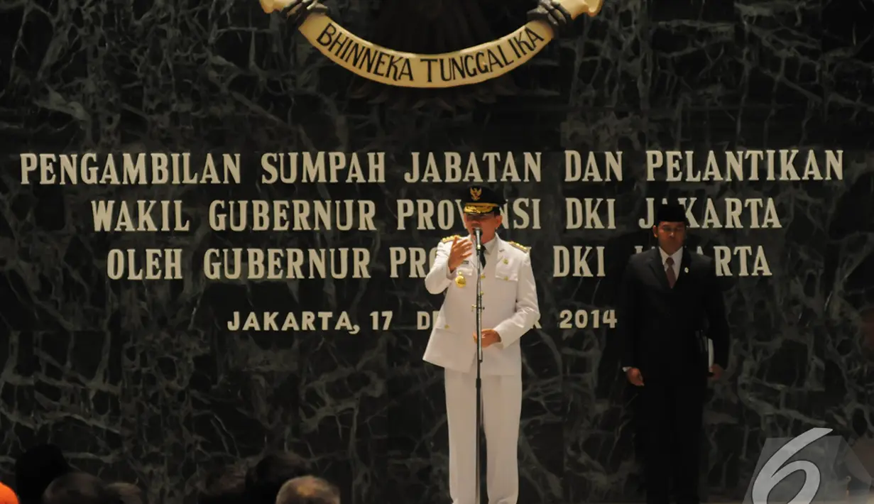 Gubernur DKI Jakarta Basuki Tjahaja Purnama menyampaikan pidato saat acara pelantikan Wakil Gubernur DKI Jakarta, Jakarta, Rabu (17/12/2014). (Liputan6.com/Herman Zakharia)