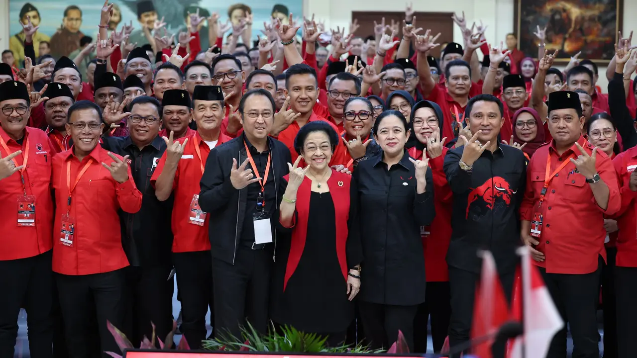 Ketua Umum DPP PDI Perjuangan (PDIP) Megawati Soekarnoputri bersama jajaran DPP dan kepala daerah.