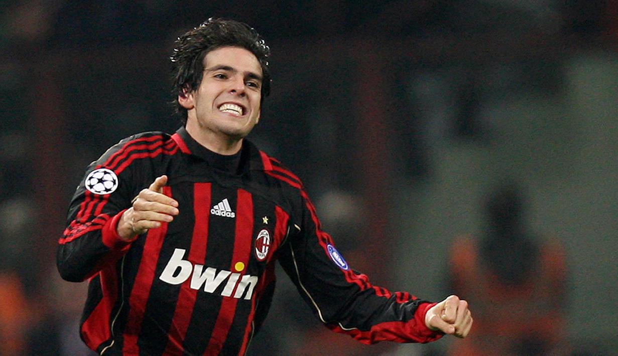 Kaka - Kaka menampilkan permainan terbaiknya bersama AC Milan pada tahun 2003-2009. Pemain asal Brasil ini menjadi penghancur barisan pertahanan Liverpool ketika bertemu di Final Liga Champions 2007. (AFP/Paco Serinelli)