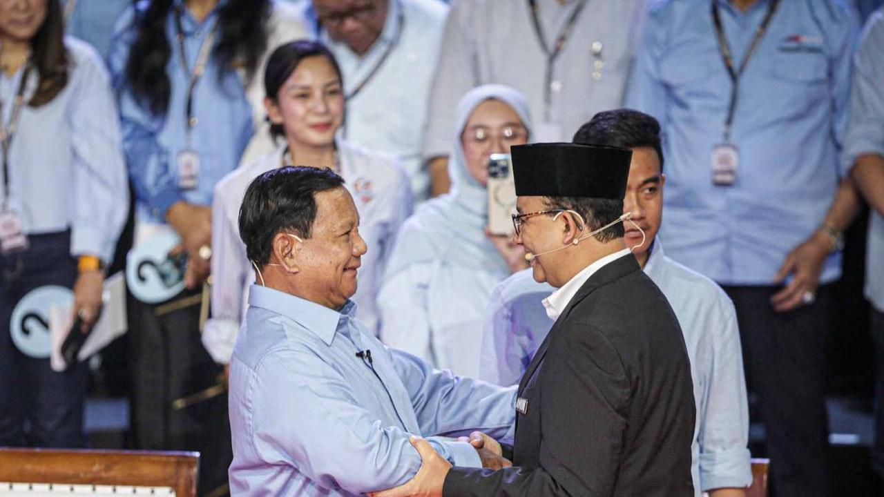 Calon presiden nomor urut 1, Anies Baswedan menegaskan komitmennya terkati penegakan hukum dalam debat perdana Pilpres 2024, Selasa (12/12/2023). Dalam momen tersebut Anies langsung 'mencolek' Prabowo Subianto sebagai calon presiden nomor urut 2.