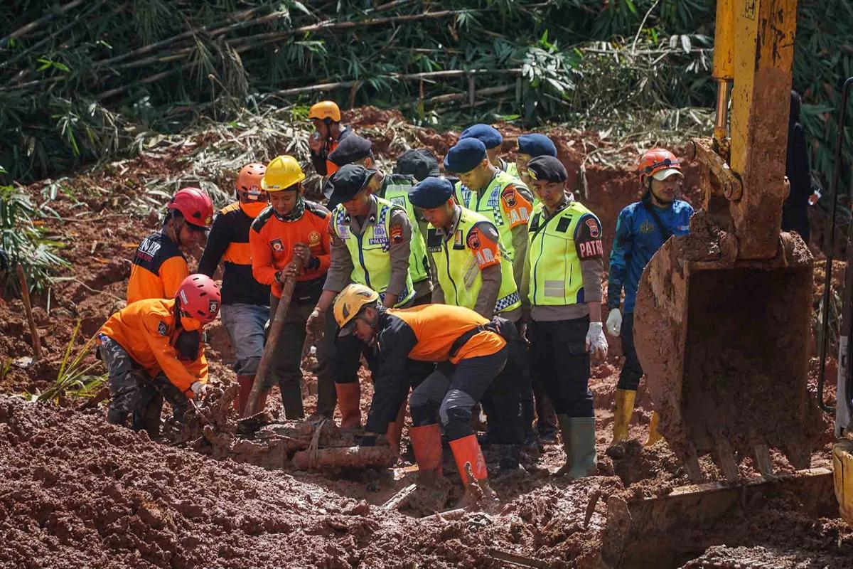 FOTO: Tragedi Longsor Majenang, 16 Korban Meninggal dan 7 Belum Ditemukan