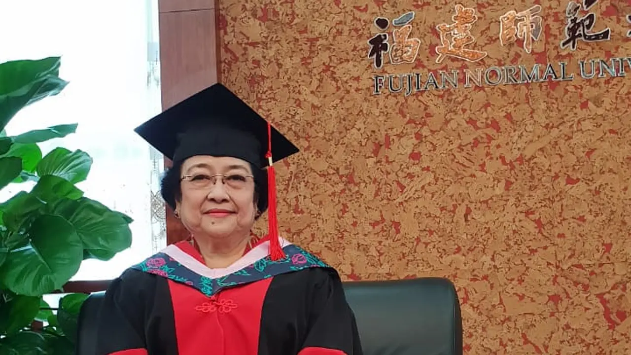 Megawati Soekarnoputri Terima Gelar Doktor Honoris Causa