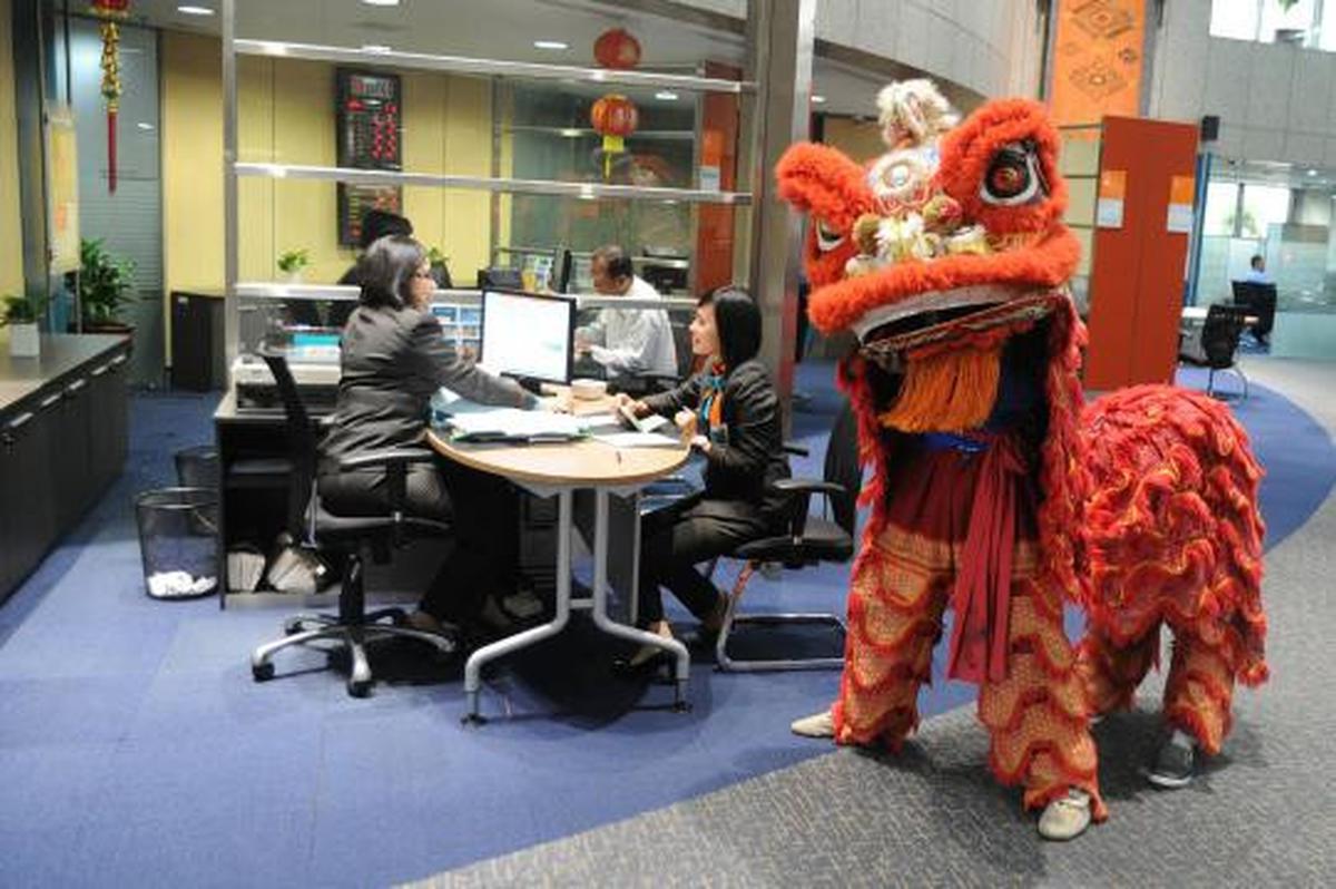 Atraksi barongsai hibur nasabah BNI