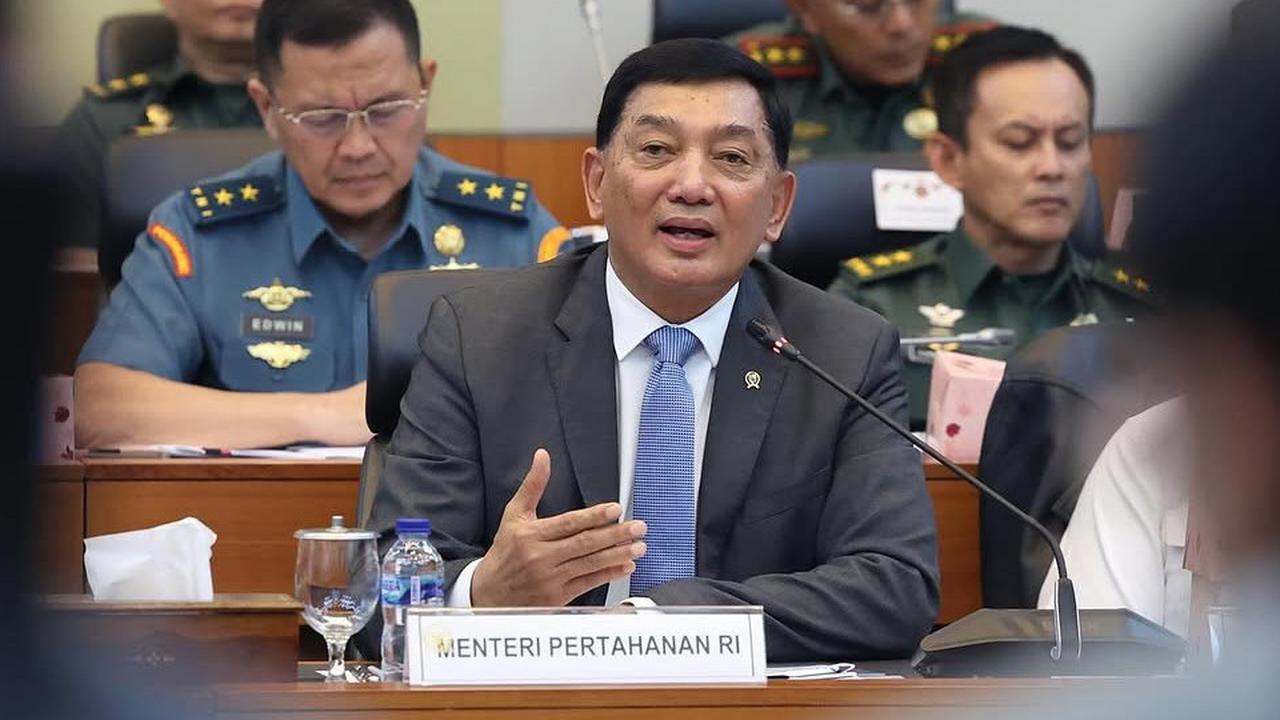 VIDEO: Menhan Sjafrie Sampaikan Pesan Presiden Prabowo "Segera Bahas RUU TNI!"