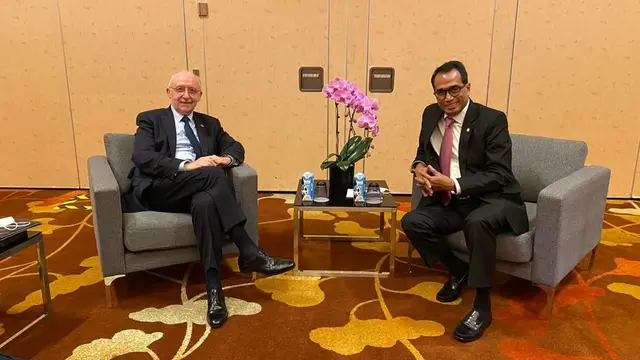 Menhub Budi Karya Sumadi bertemu Presiden International Civil Aviation Organization (ICAO) Salvatore Sciacchitano dan CEO Boeing Michael A. Arthur di Changi Aviation Summit 2020 di Singapura. (Dok Kemenhub)