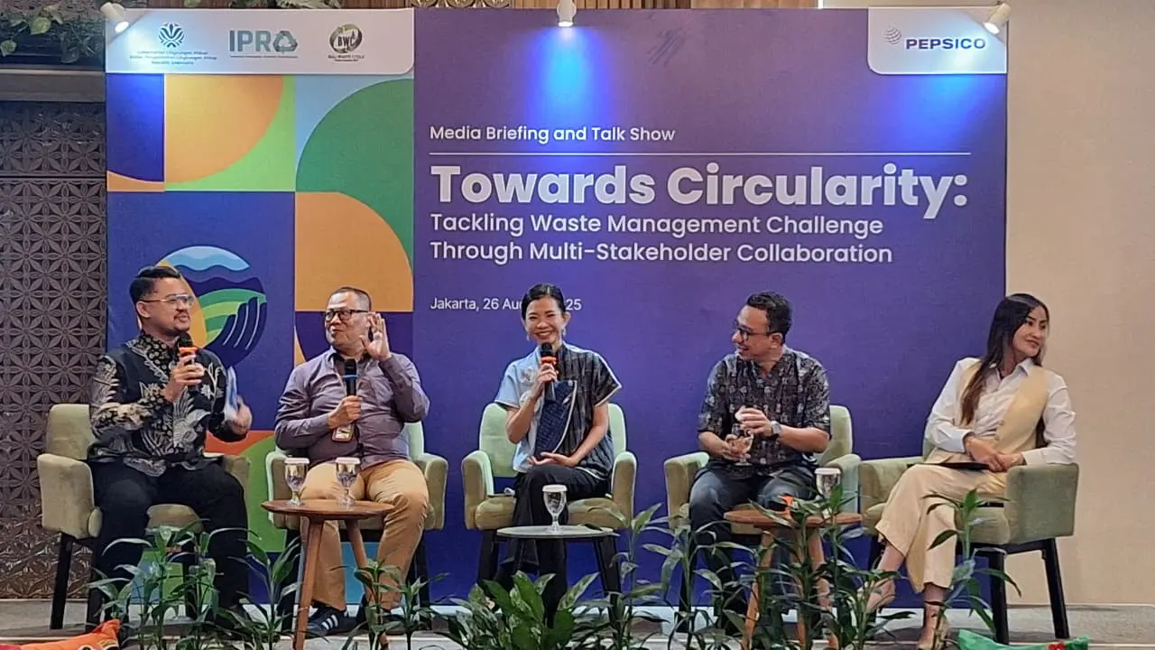 Upaya untuk mengurangi ancaman sampah plastik yang menumpuk di TPA pada 2028 melalui talkshow Towards Circularity: Tackling Waste Management Challenge Through Multi Stakeholder Collaboration' di Habitate Jakarta, pada Selasa, 26 Agustus 2025.