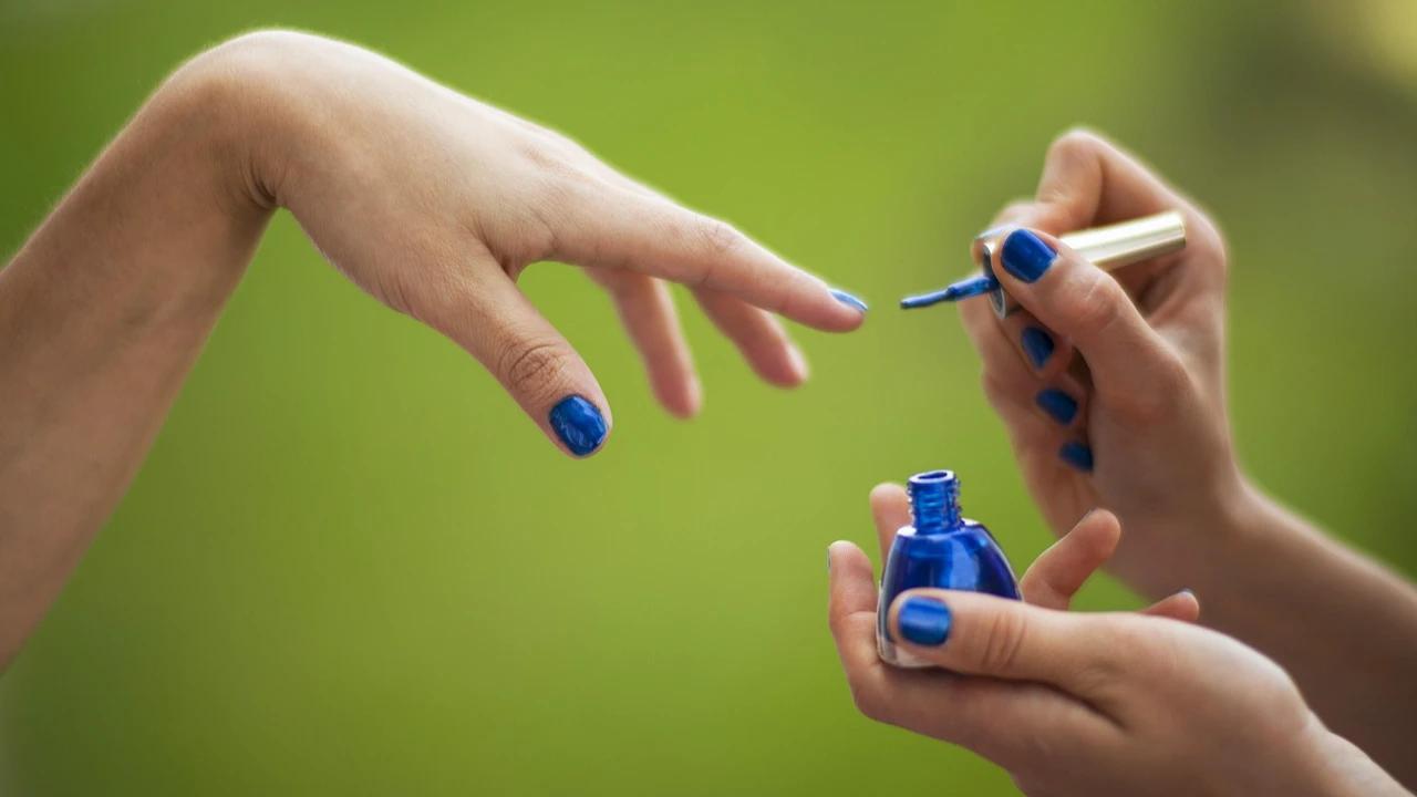 8 Inspirasi Nail Art Simple Aesthetic untuk Tampilan Elegan dan Menawan