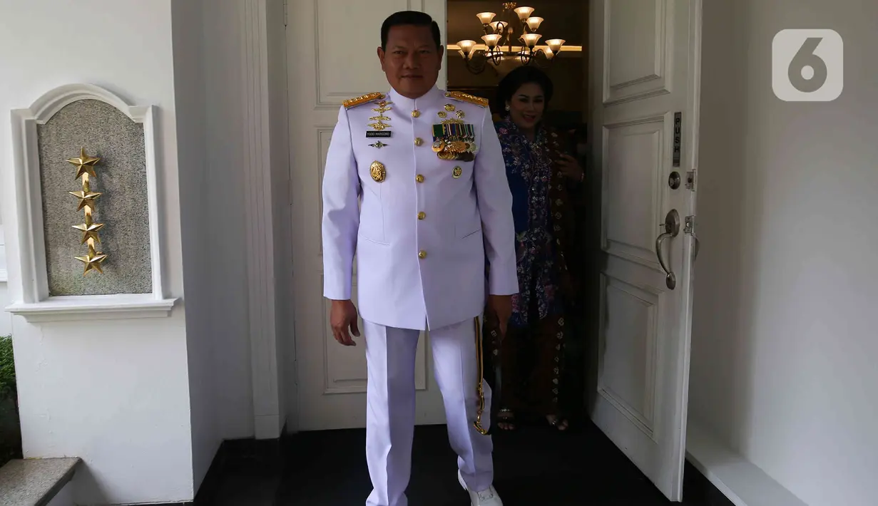 Kepala Staf Angkatan Laut (KSAL) Laksamana TNI Yudo Margono saat berada di rumah dinas, Jakarta, Senin (19/12/2022). KSAL Laksamana TNI Yudo Margono berangkat menuju ke Istana Presiden untuk melaksanakan pelantikan sebagai Panglima TNI. (Liputan6.com/Herman Zakharia)