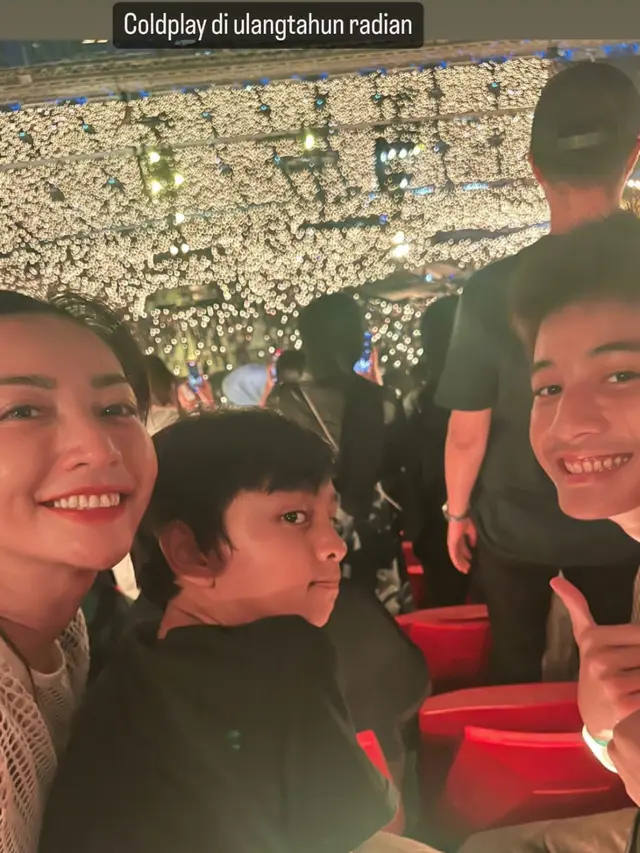 Hesti Purwadinata dan Anak-anaknya (Instagram/hestipurwadinata)