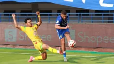 Persib Bandung berhasil menyabet kemenangan dalam laga lanjutan BRI Super League 2025/2026 saat menjamu Persebaya Surabaya di Stadion Gelora Bandung Lautan Api, Bandung, Jumat (12/09/2025). (Bola.com/Erwin Snaz)