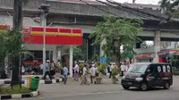 Massa aksi 5 Mei di Stasiun Gambir (Liputan6.com/Nanda Perdana Putra)