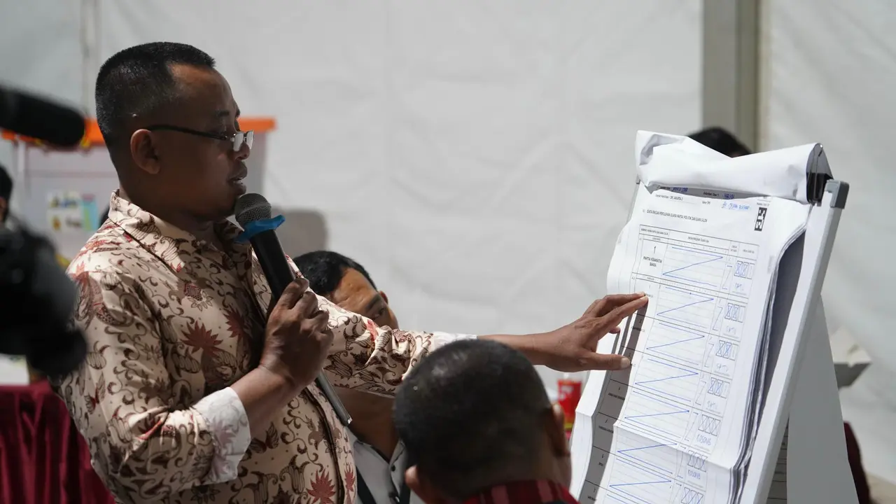 Komisi Pemilihan Umum (KPU) Provinsi Jakarta menggelar rapat pleno terbuka rekapitulasi suara ulang jenis perolehan suara Dewan Perwakilan Rakyat Provinsi DKI Jakarta, Kamis, 27 Juni 2024.