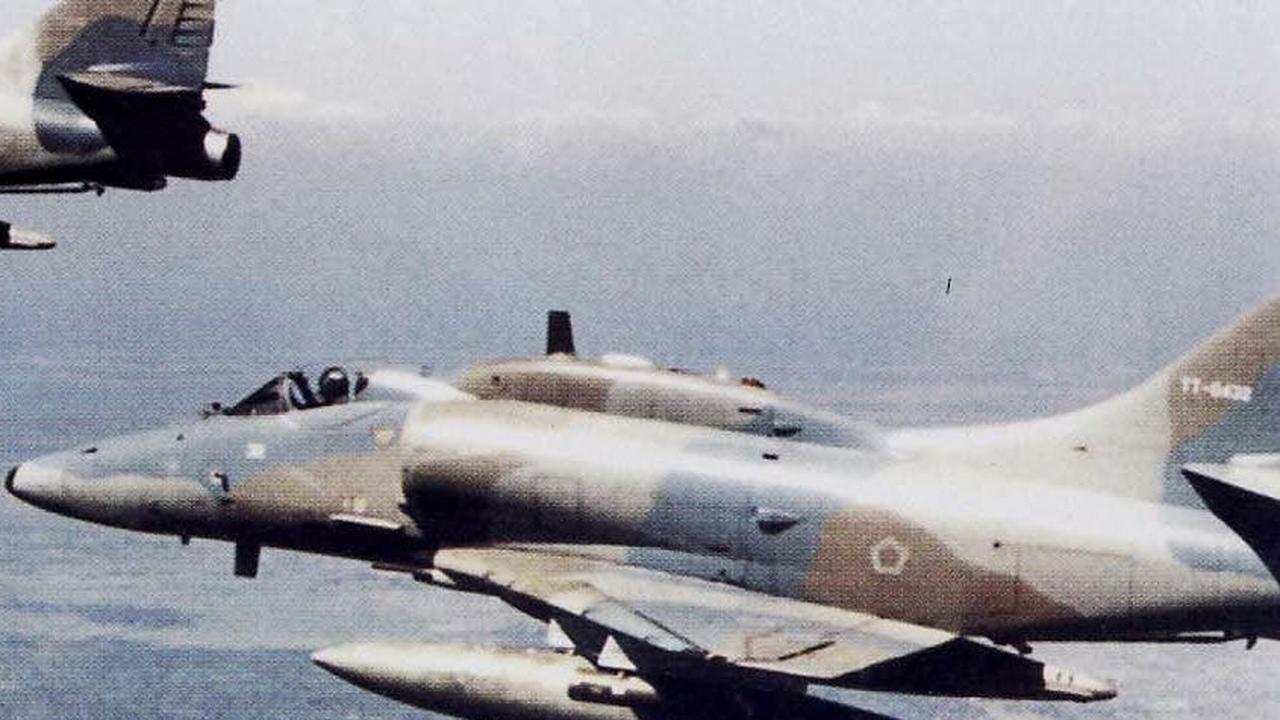 Dari informasi yang diterima intelijen, diketahui Israel akan menjual 32 pesawat tempur A-4 Skyhawk milik mereka. A-4 Skyhawk sendiri merupakan sebuah jet tempur milik Israel.  <br>