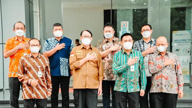 Direksi dan Komisaris Bank Banten Bersama Gubernur Banten Wahidin Halim. (Dok Bank Banten)
