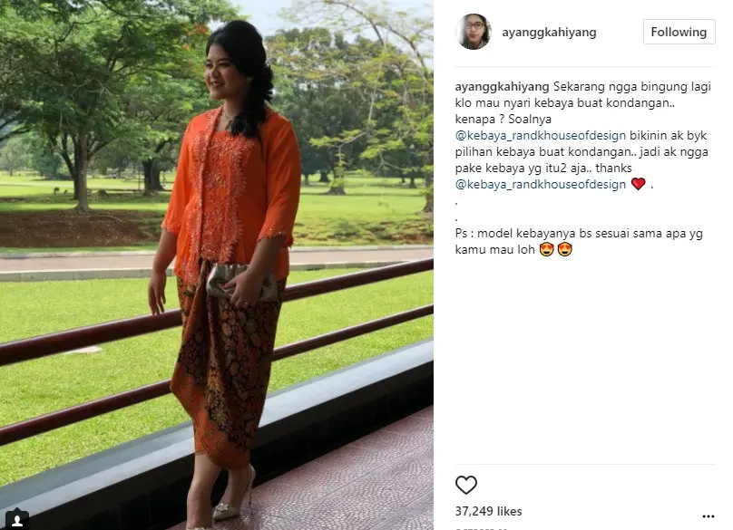 Tak selamanya kebaya membuat gaya terlihat tua, intip ispirasi kebaya ala Kahiyang Ayu yang membuat gaya Anda semakin anggun dan modern. (Foto: Instagram/ ayanggkahiyang)