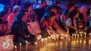 Sejumlah perempuan menyalakan lilin di Tugu Proklamasi, Jakarta, Jumat (13/5) Malam Solidaritas untuk Korban Kekerasan Seksual dilakukan sekaligus untuk memperingati 40 hari tragedi Wafatnya YY. (Liputan6.com/Helmi Afandi)